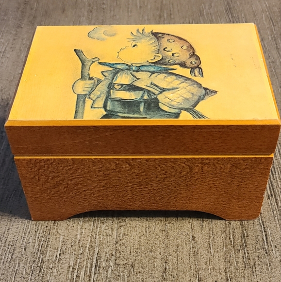 Music Box - Picture 4 of 10